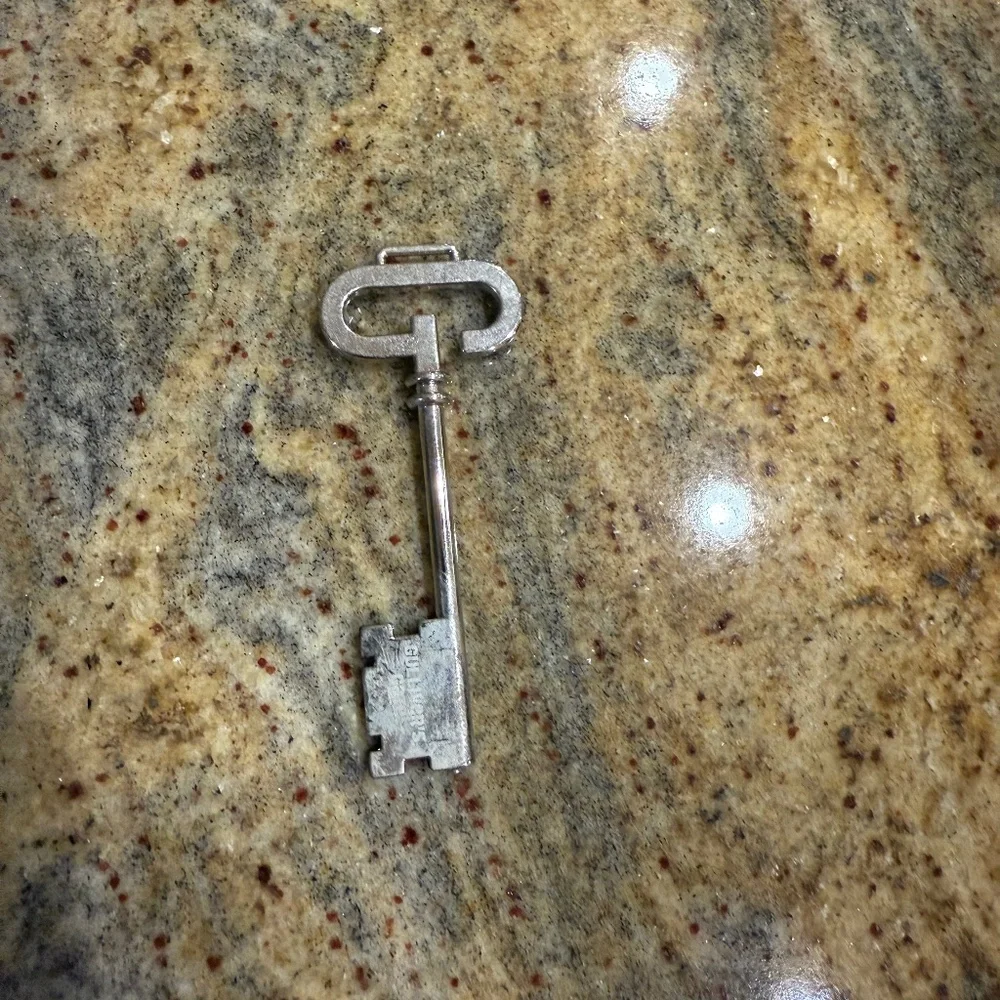 Gulliver’s Gate Key - Picture 6 of 6